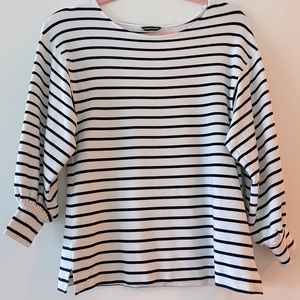 Club Monaco basic top with scrunched arm